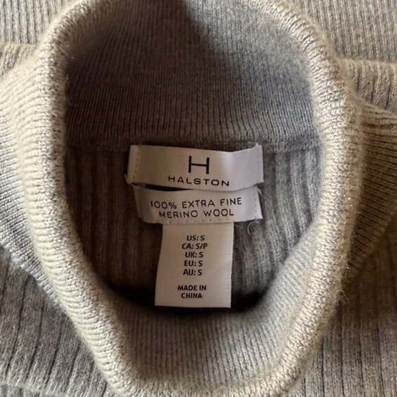 Halston Heritage Gray Turtleneck Sweater with Ribbed Knit - Picture 2 of 5